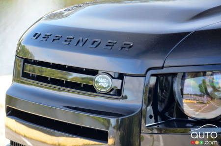 2022 Land Rover Defender 110 V8 - front grille